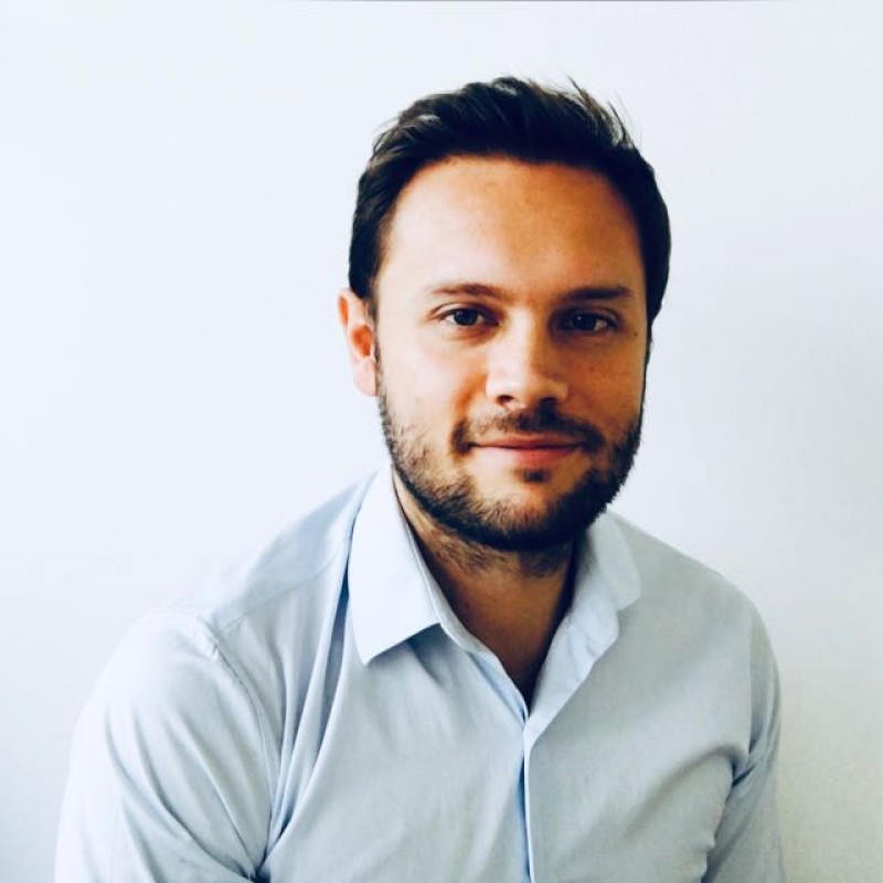 Benjamin Peteton, directeur général de l'Hôtel La Piscine au Lavandou — témoignage Lobbii